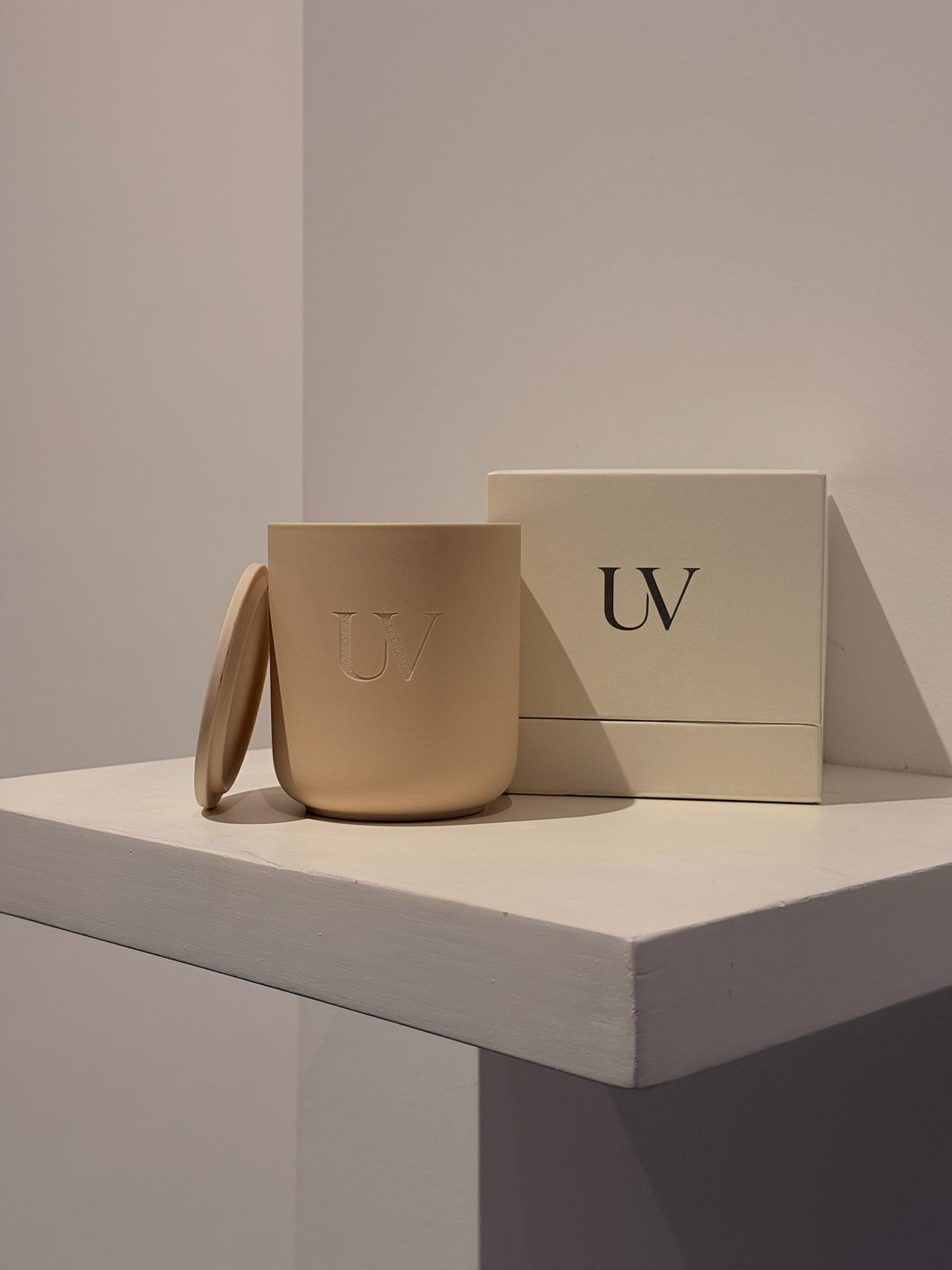 UV PEARL BLOOM — Beige Ceramic Candle