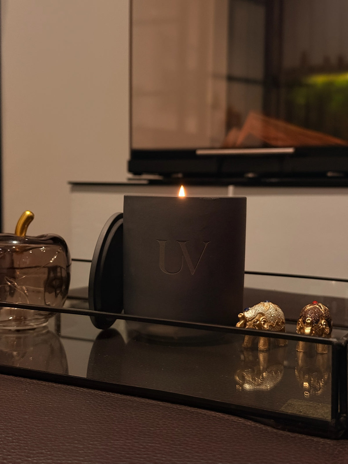 UV VELVET AMBER — Black Ceramic Candle